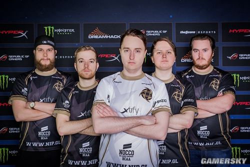 余霜赛后采访小天，结果被TES粉丝冲烂