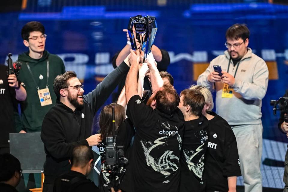 Vitality , GamerLegion , FaZe 和 NAVI 在 BLAST Open Fall 2025：封闭预选赛 A 组的比赛中获胜